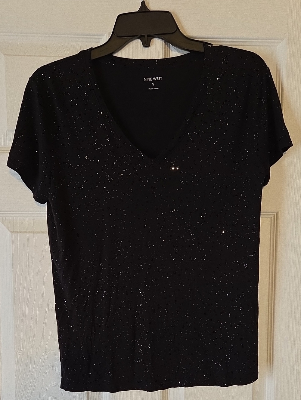 Nine West Womens soft v-neck t-shirt silver and black blouse